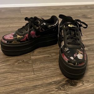 Nike Woman’s Vandal 2K Floral.